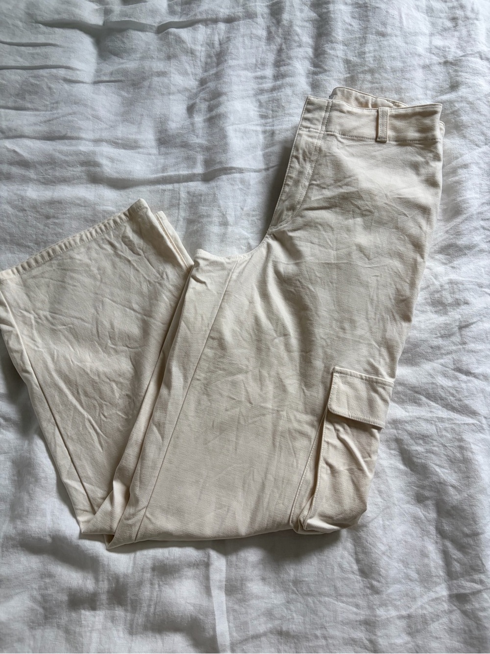 Aritzia Cream Cargo Pants Size 6